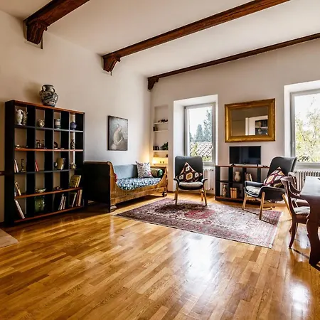 Daire Porta Romana Charme *